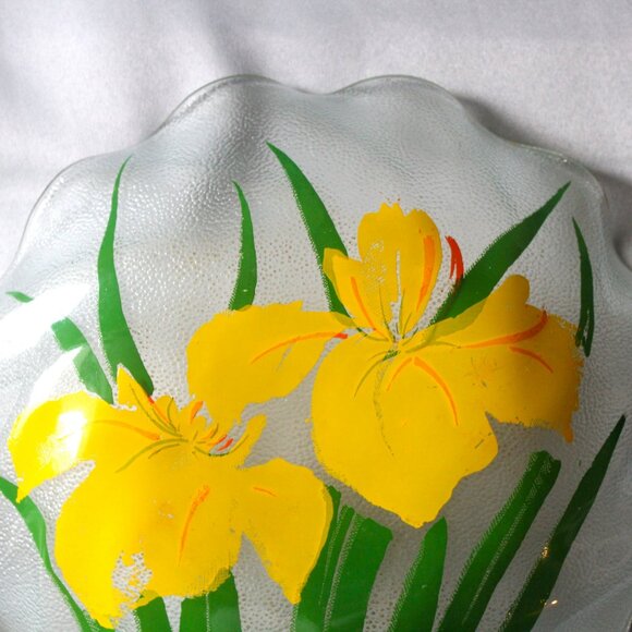 Vintage Patterned Glass Serving Bowl - Picture 2 of 4